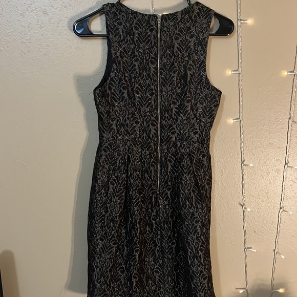 Brocade fabric dress - Picture 4 of 5